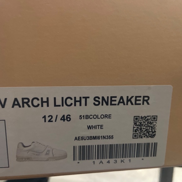 Louis Vuitton Arch Light Sneaker - Picture 5 of 6